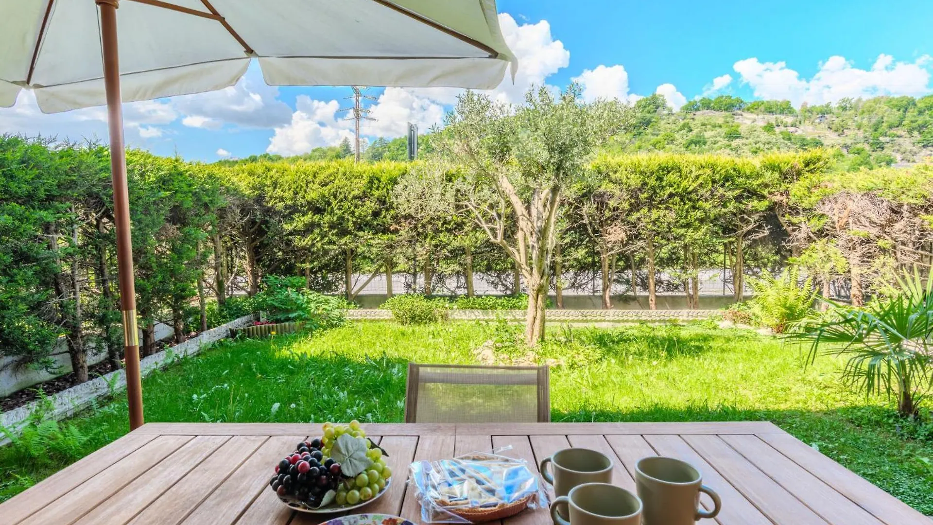 Apartment Flower Garden By Interhome Carriola